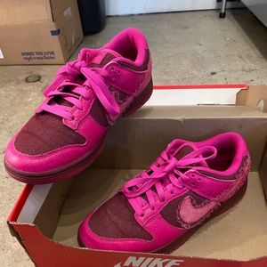 Nike Valentines Collection, low dunks